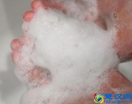  敏感性皮肤用什么洗面奶（女生用哪些洗面奶温和无刺激）