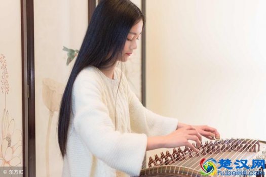  小女孩学什么乐器有气质（零基础女生学这8种热门乐器优劣势）