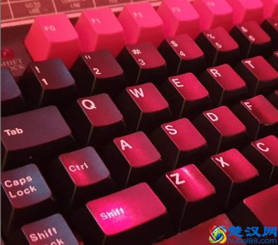  玩魔兽世界机械键盘什么轴好（机械键盘小白四种颜色轴你该选哪个）