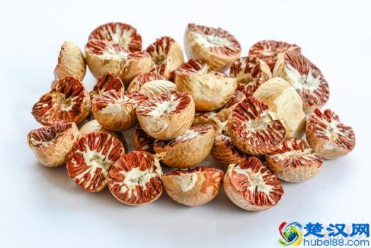  青色的口味王槟榔是什么味道（吃槟榔的好处和坏处是什么）