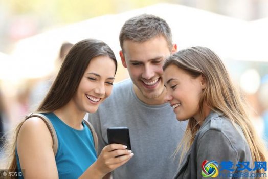  社交+分享=轻松赚钱 门槛低，人人可以做，非常适合小白，宝妈！