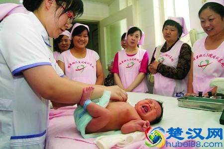  学月嫂要多少学费，哪里有月嫂培训班！