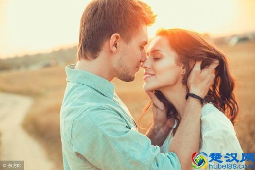  怎么样接吻更有趣（接吻时哪方更有快感）