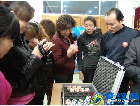  双色球猫腻是什么意思（为何媒体推荐的双色球号码99%都不准）