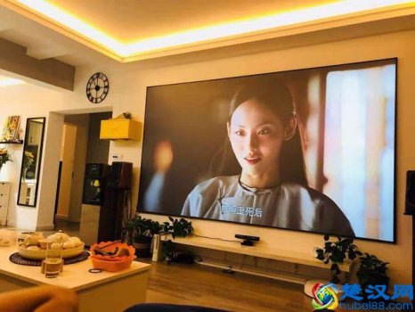  投影和电视哪个伤眼睛（家庭投影仪太累眼睛是真的吗）