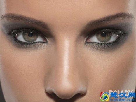  40岁女人有眼袋用什么眼霜最好（5款超好用眼霜，让你做个迷人的电眼女孩）