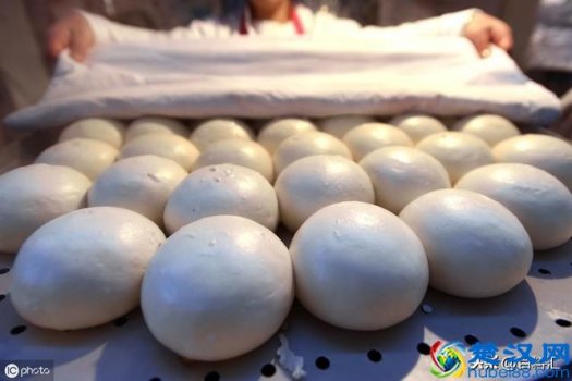  发面的酵母粉是什么东西估的（酵母加泡打粉发面技巧）