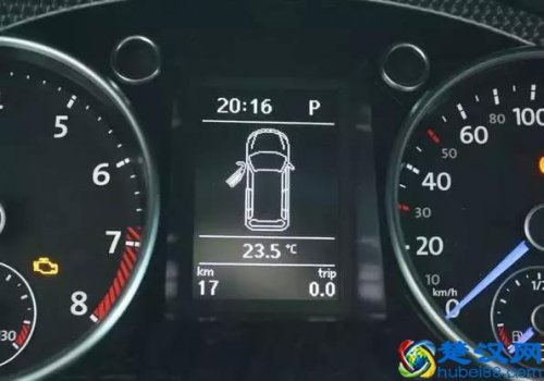  行车电脑显示屏是什么样的？有中控屏吗