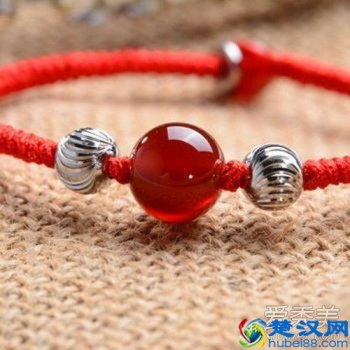  女生本命年送什么好？2019最适合送的本命年礼物