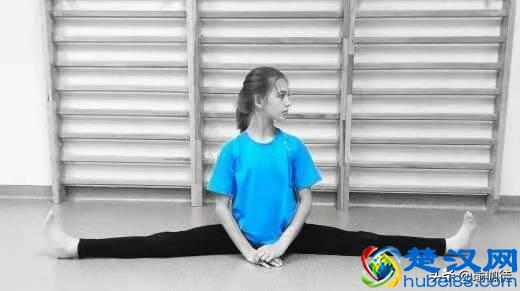  劈叉怎么练（如何做劈叉6个简单的步骤教会你）