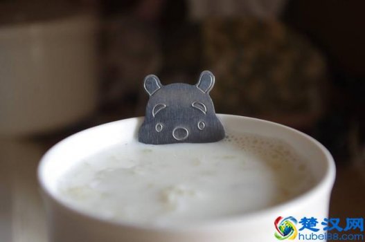  年轻人喝什么牛奶最好（喝牛奶的最佳时间段是什么时候）