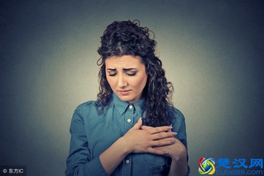  天生胸部大怎么办（胸大胸小是天生的吗）