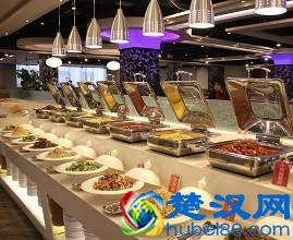  餐厅服务员都吃什么（餐厅服务员的基本要求）