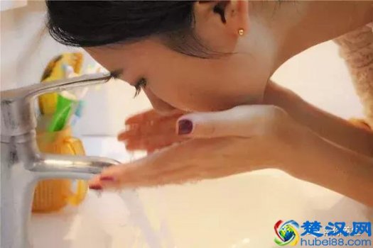  嘴边长痘痘是什么原因（怎么调理）