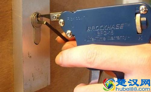  怎么开锁（忘记带钥匙，开锁小窍门）