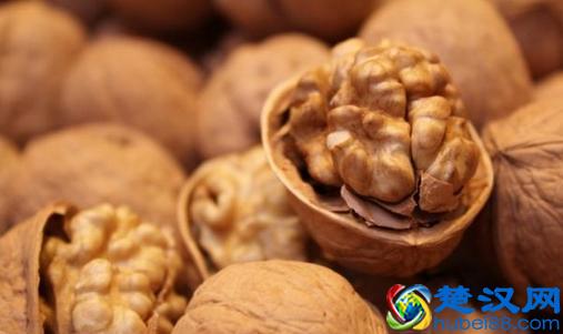  坚果的好处与作用有哪些（四大坚果对人体的好处有哪些）