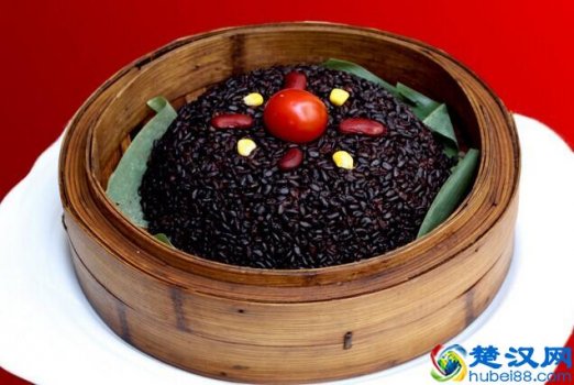  黑米饭加什么养生（黑米饭有什么功效）