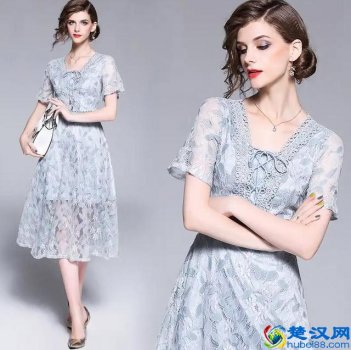  肩宽穿什么衣服好看（肩宽的女生适合穿什么类型衣服）
