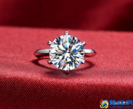  卖珠宝顾客来了说什么（珠宝销售有哪些话术）