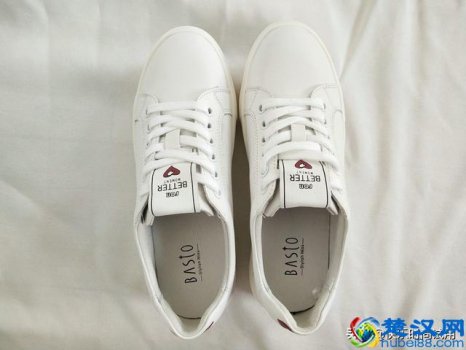  什么牌子小白鞋好看（哪个牌子的小白鞋好看又好穿）