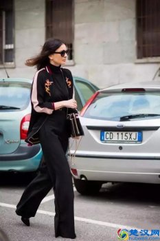  四月份女生穿什么衣服（四月份穿哪些衣服好看）