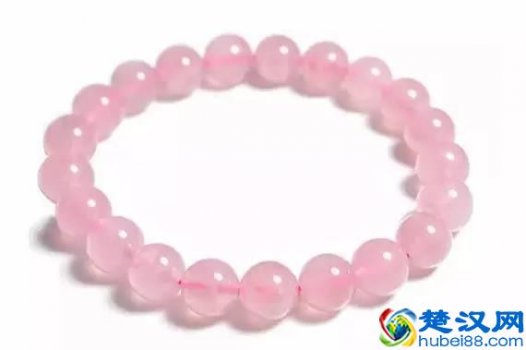  夏天女生戴什么好看（女生夏季带什么手链好看）