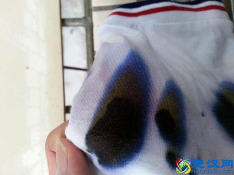  墨水用什么洗的干净（衣服上的墨水清洗小窍门）