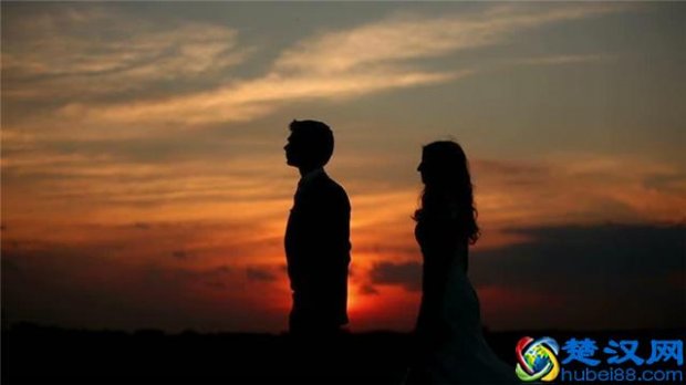 第一次表白被拒还追么(表白被拒绝后怎么圆场)