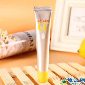  痘痘成红痘印是什么原因形成的（痘印的种类以及修复方式）