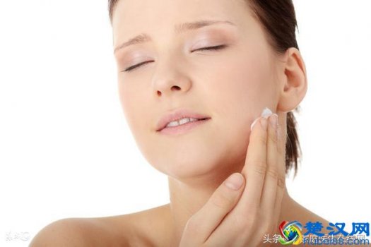  每天用食用醋洗脸有什么好处（皮肤科专家揭秘用醋洗脸的危害）