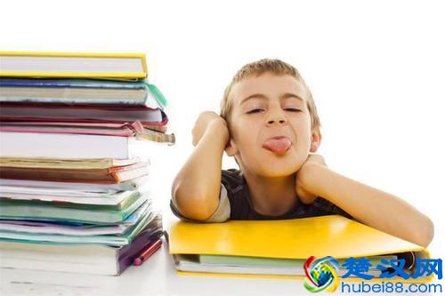  孩子不爱学习怎么办（如何提高小学生学习成绩）