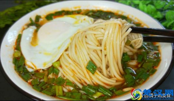  家常面条怎么做好吃（简单酸辣过瘾）