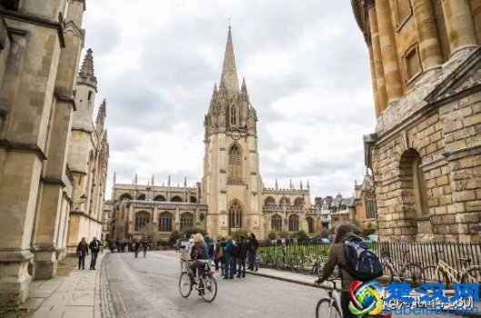  牛津大学学费一年多少钱（牛津大学学费贵不贵）