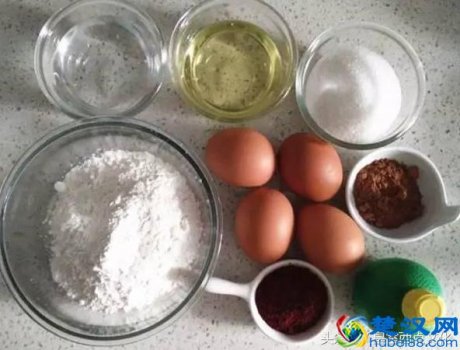  烤箱怎么做蛋糕（10分钟快速学会蛋糕的做法）