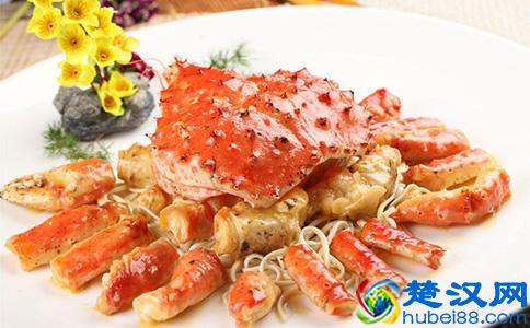  吃螃蟹过敏怎么办（秋季吃螃蟹过敏了怎么办）