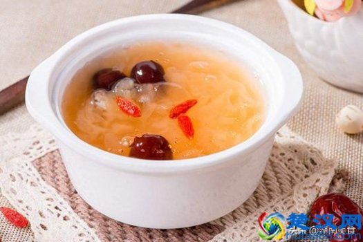  银耳红枣汤做法大全及禁忌（教你红枣银耳汤的做法）