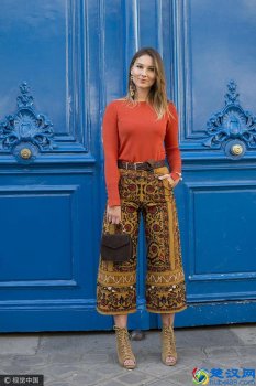  少女花裤子搭配什么衣服好看（3种搭配技巧拯救你的花裤子）