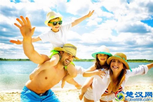  夏天孩子去海边穿什么好看？这样穿去沙滩太美了