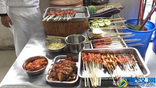  在夜市做烧烤烤什么好（夜市烧烤摊哪些东西受欢迎）