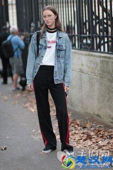  牛仔外套穿什么裤子好看（女牛仔外套搭配示范）