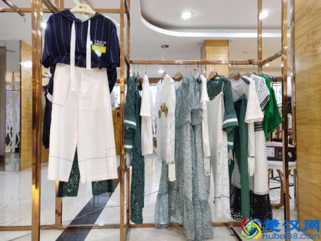  市场服装店卖什么好（老店长教你批发技巧）