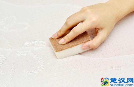  床垫上的尿印怎么去除（百试百灵的小方法）