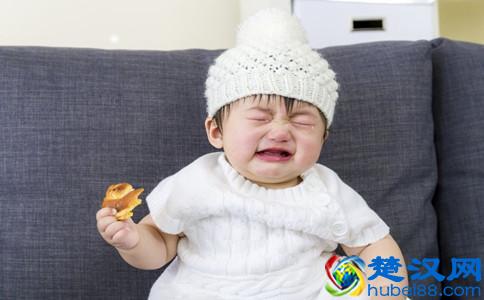  宝宝中耳炎症状有哪些，中耳炎怎么治疗！