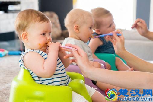  纯母乳喂养的宝宝什么时候添加辅食（最佳辅食添加时间）