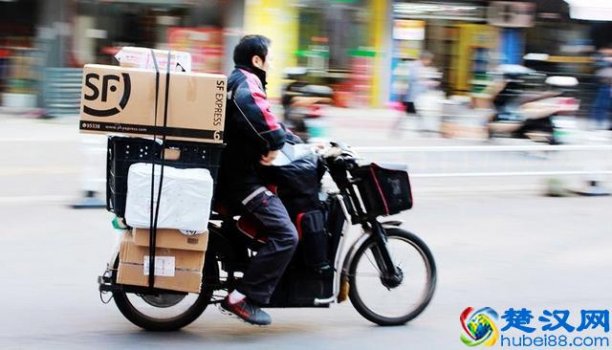  在上海做快递员怎么样（上海顺丰快递员刚入行工资）