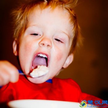  夏天一岁宝宝不爱吃饭怎么办（教你怎么让宝宝爱上吃饭）