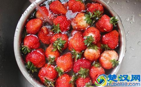  草莓怎么洗快速才干净（草莓的正确洗法）