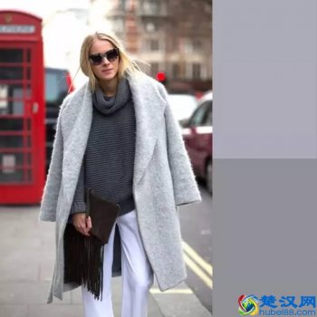  灰色高领毛衣搭配什么外套好看（高领毛衣搭配指南）