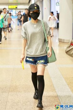  长筒袜配什么衣服好（长筒袜适合搭配什么衣服）