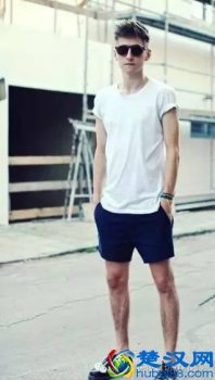  短裤配什么上衣男的（男士休闲短裤搭配参考）
